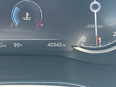 Used 2025 Genesis G70 2.5T RWD image 18