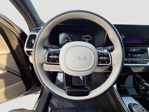 Used 2022 Kia Sorento SX Prestige w/ Panoramic Sunroof Package image 40