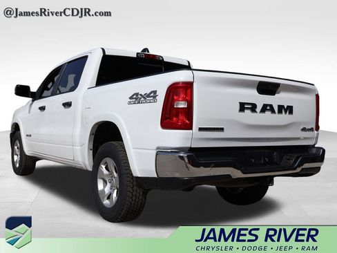 Used 2025 RAM 1500 Big Horn AWD/4WD image 3