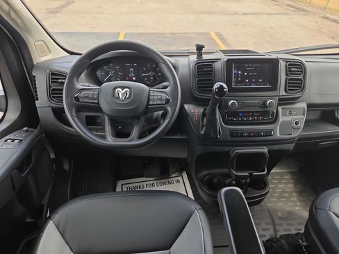 Used 2025 RAM ProMaster 2500 w/ Convenience Group FWD image 9