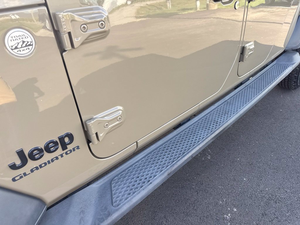 Certified 2020 Jeep Gladiator Sport w/ Quick Order Package 23S AWD/4WD image 14