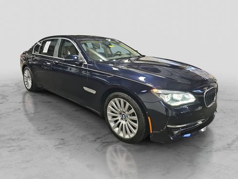 Used 2013 BMW 750Li image 3