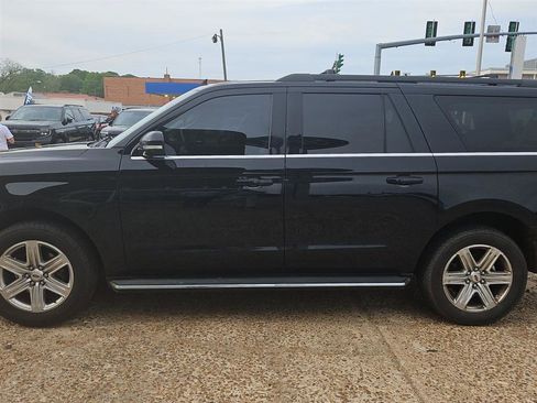 Used 2020 Ford Expedition Max XLT w/ Equipment Group 202A image 2