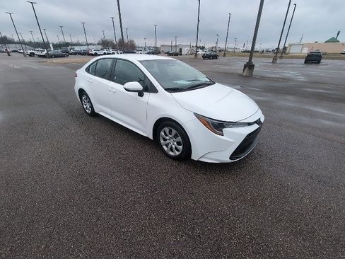 Certified 2025 Toyota Corolla LE image 1