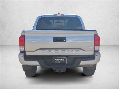 Used 2017 Toyota Tacoma TRD Sport RWD image 7