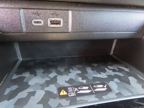 Used 2023 Chevrolet Colorado LT w/ LT Convenience Package II image 8