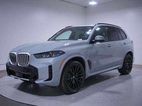 New 2026 BMW X5 xDrive40i w/ M Sport Package AWD/4WD image 1