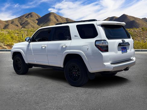 Used 2024 Toyota 4Runner TRD Off-Road Premium AWD/4WD image 4