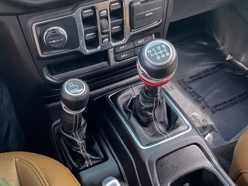 Used 2020 Jeep Wrangler Unlimited Sahara AWD/4WD image 23