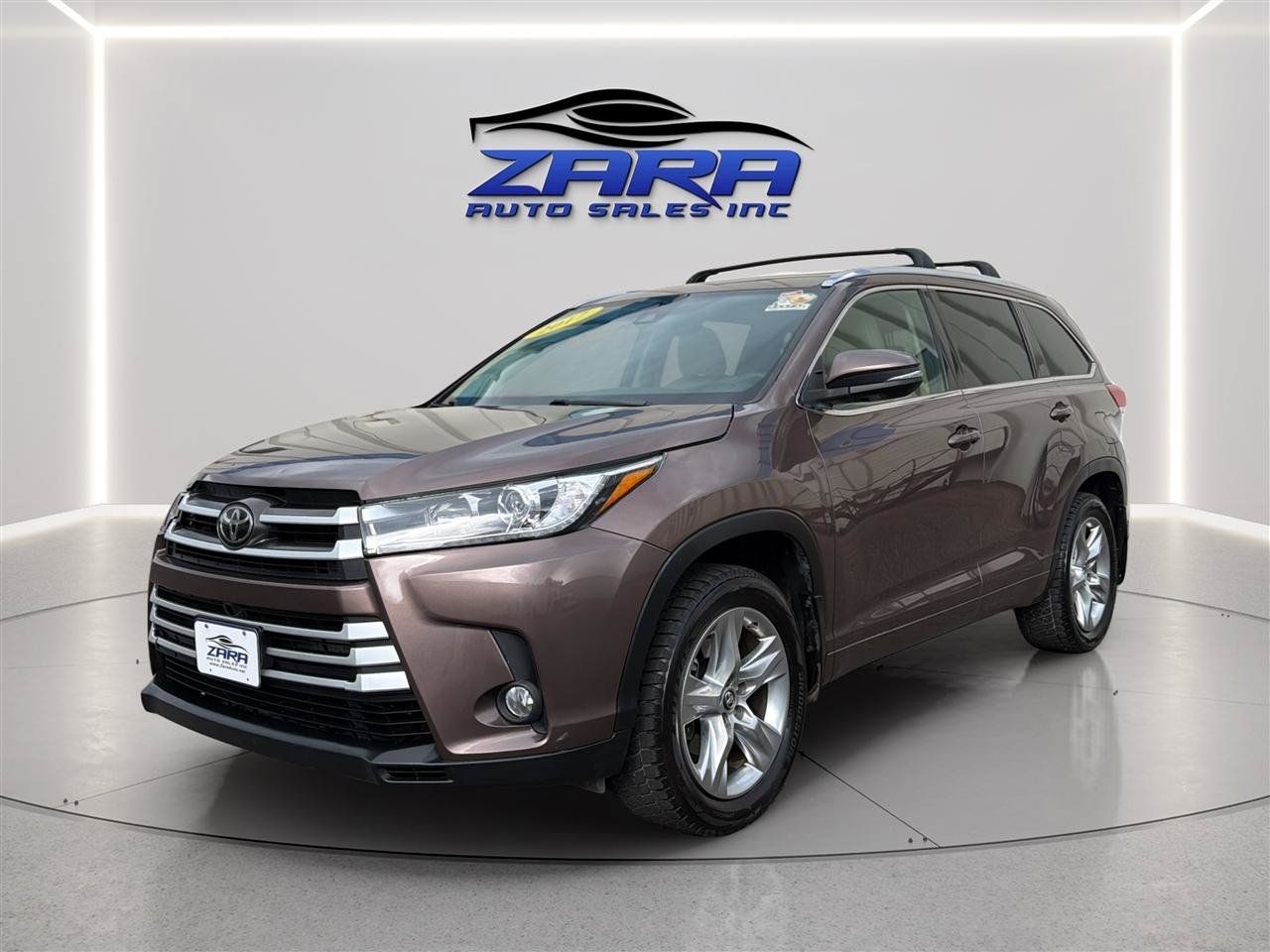 Used 2017 Toyota Highlander AWD V6 image 3