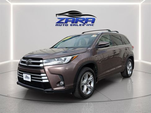 Used 2017 Toyota Highlander AWD V6 image 3