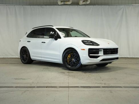 New 2026 Porsche Cayenne GTS image 9