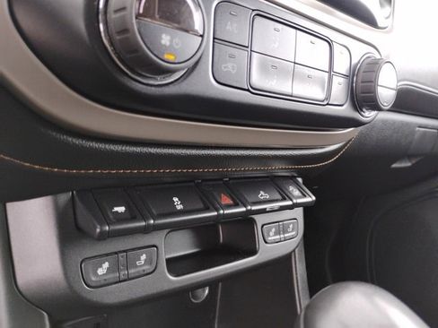 Used 2022 GMC Canyon AT4 image 16