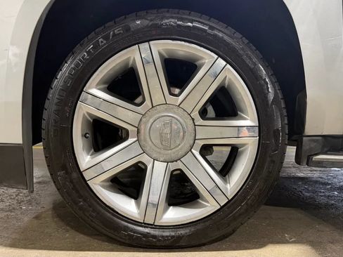 Used 2017 Cadillac Escalade ESV Luxury AWD/4WD image 20