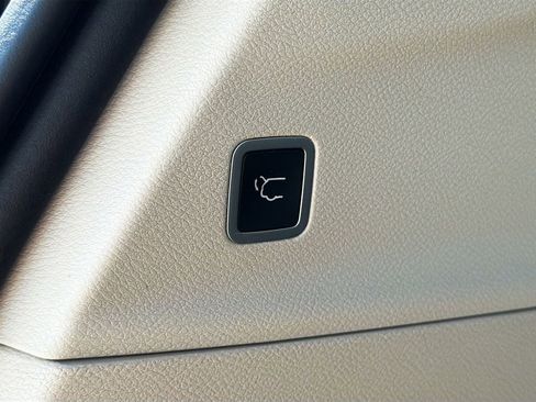 Used 2018 Chrysler Pacifica Touring Plus FWD image 13
