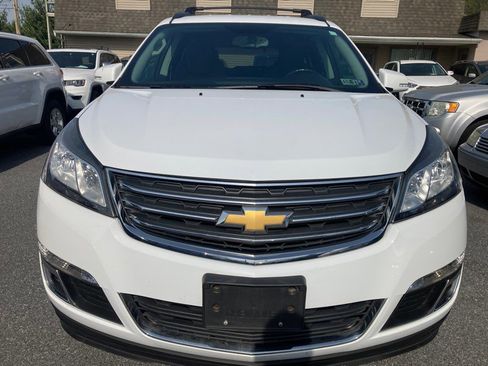 Used 2017 Chevrolet Traverse LT w/ Style and Technology Package image 2