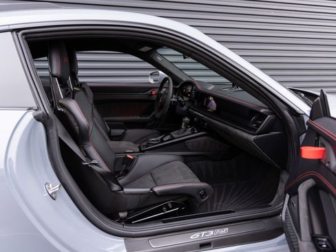 Certified 2024 Porsche 911 GT3 RS image 28