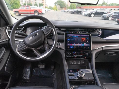 Used 2023 Jeep Grand Cherokee 4WD 4xe w/ Luxury Tech Group II image 13
