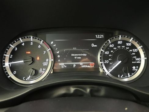 Used 2025 Toyota Highlander XLE AWD/4WD image 10