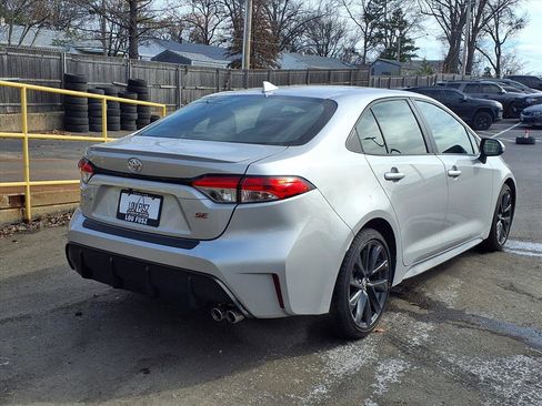 Used 2024 Toyota Corolla SE w/ SE Convenience Package image 4