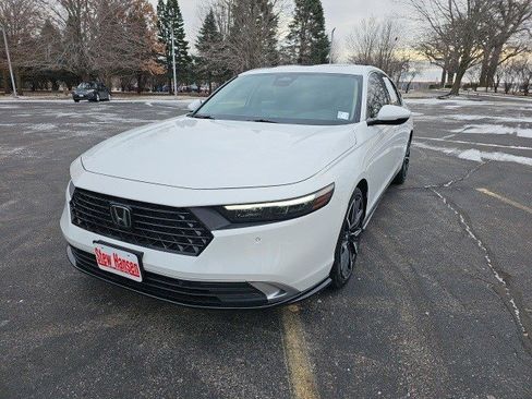 Used 2023 Honda Accord Touring image 2