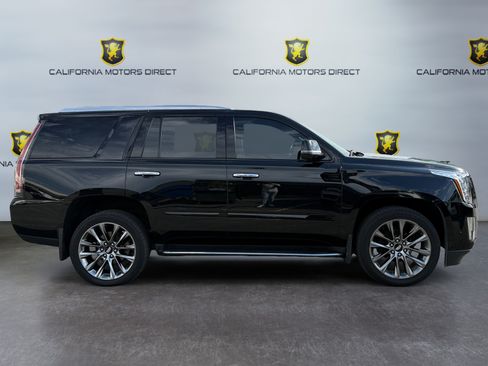 Used 2019 Cadillac Escalade Luxury w/ Escalade Sport Edition AWD/4WD image 6