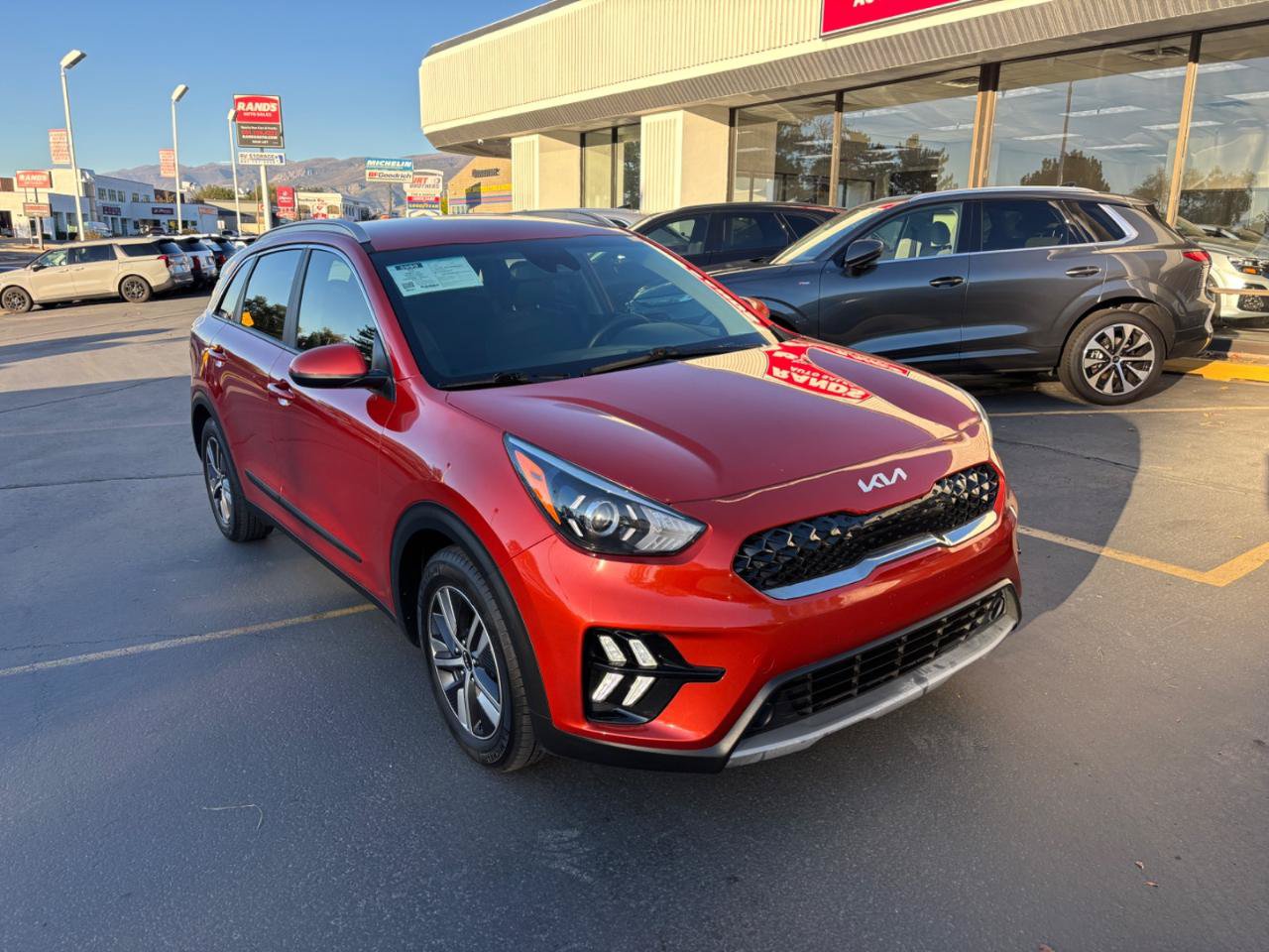 Used 2022 Kia Niro LXS FWD image 2