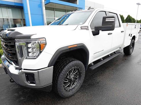 Used 2023 GMC Sierra 3500 Pro w/ Convenience Package AWD/4WD image 3