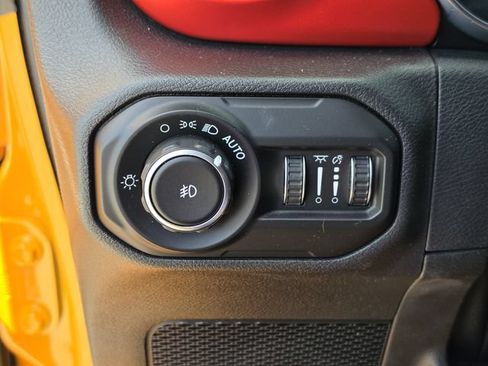 Used 2021 Jeep Wrangler Unlimited Rubicon AWD/4WD image 32