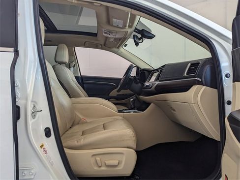 Used 2015 Toyota Highlander Limited image 18