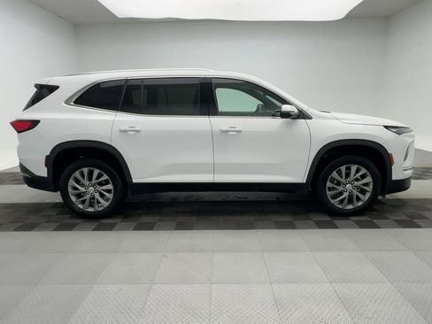 Used 2025 Buick Enclave Preferred image 8