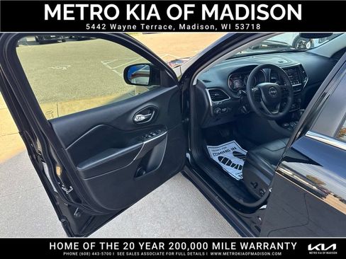 Used 2021 Jeep Cherokee Latitude Lux w/ Comfort/Convenience Group AWD/4WD image 11