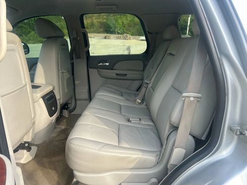 Used 2010 GMC Yukon SLT w/ SLT-2 Equipment Package AWD/4WD image 19