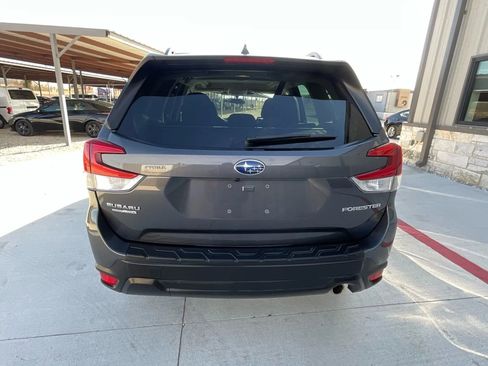 Used 2023 Subaru Forester Premium image 9