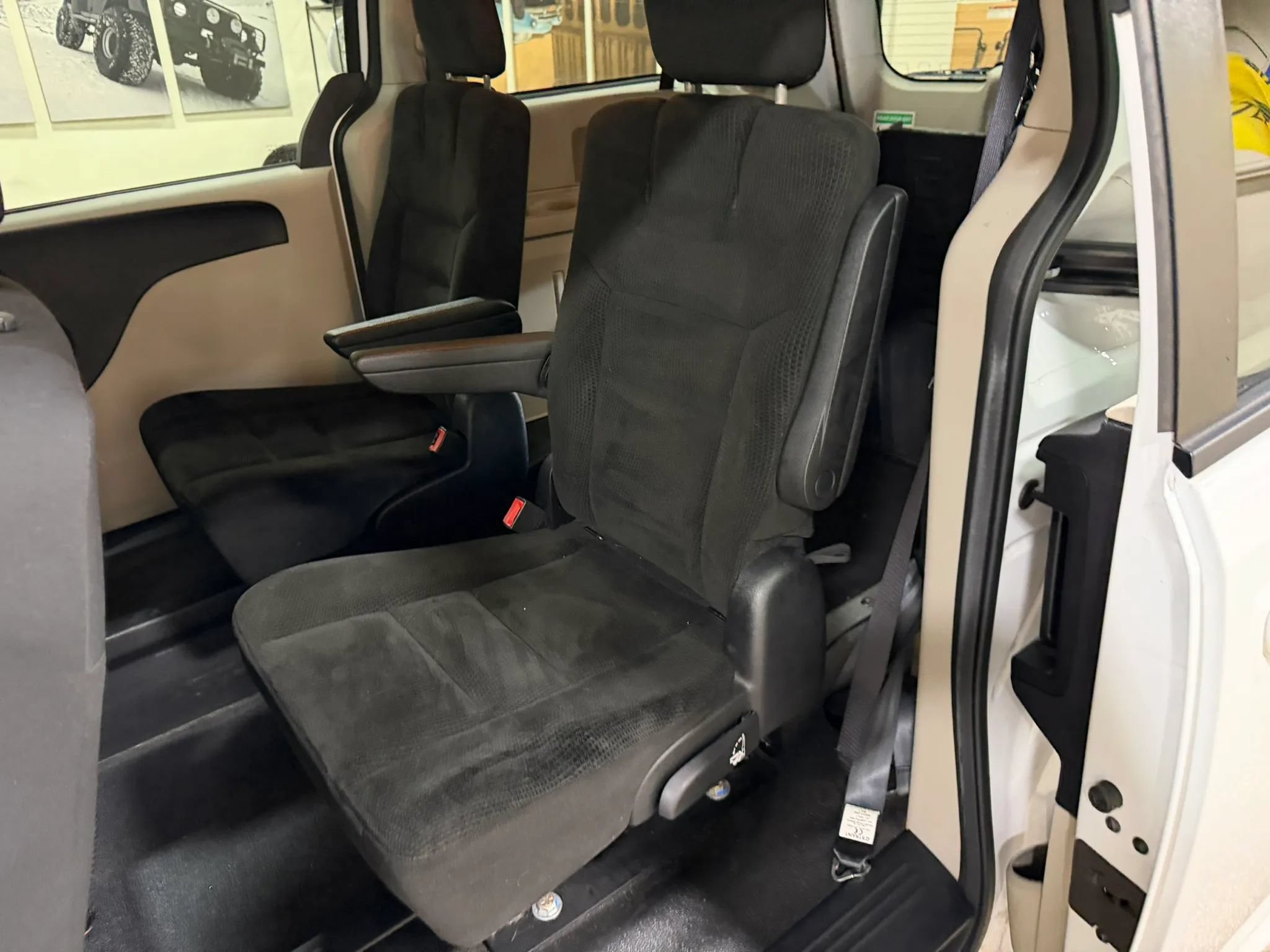 Used 2018 Dodge Grand Caravan SE FWD image 27