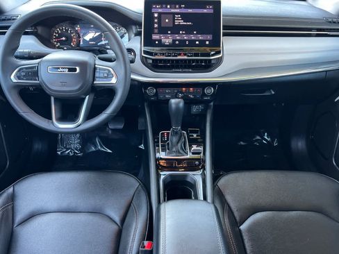 Used 2024 Jeep Compass Limited image 4