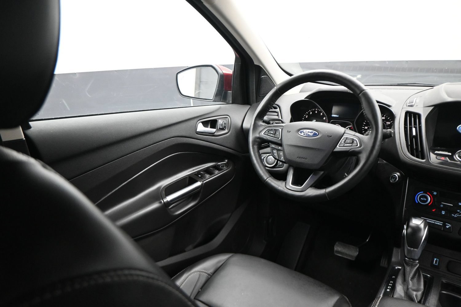 Certified 2019 Ford Escape Titanium FWD image 14