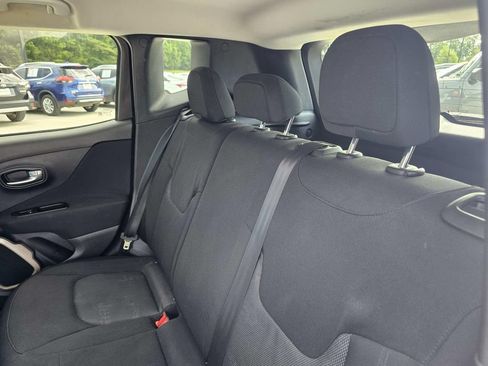 Used 2017 Jeep Renegade Latitude FWD image 39