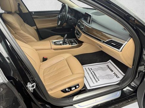 Used 2018 BMW 740e xDrive image 16