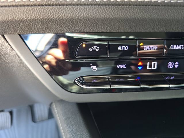 Certified 2021 Buick Envision Preferred FWD image 21