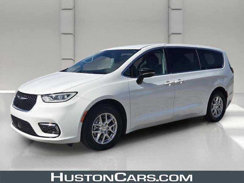 Used 2024 Chrysler Pacifica Touring-L FWD image 1