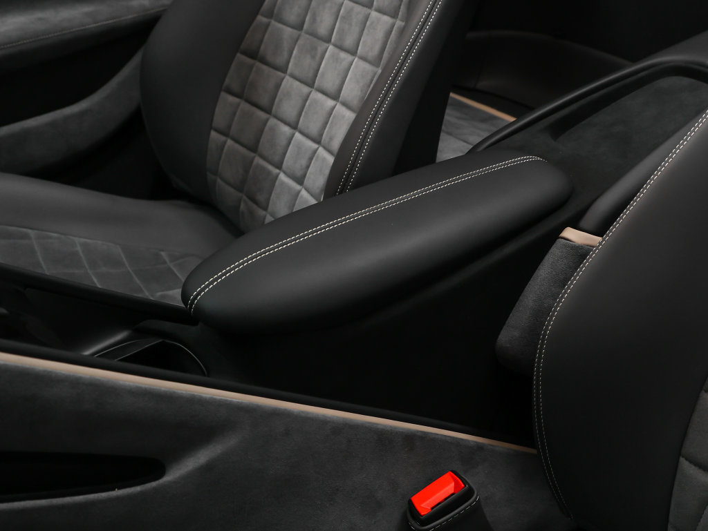 Certified 2024 Ferrari Roma Spider RWD image 62