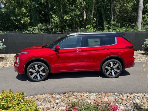 New 2025 Mitsubishi Outlander SEL image 2