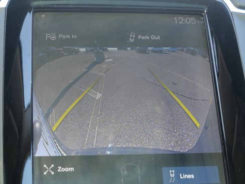 Used 2018 Volvo XC90 T5 Momentum w/ Convenience Package image 32