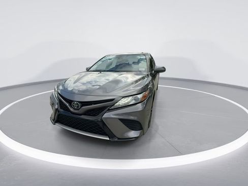 Used 2019 Toyota Camry XSE image 3