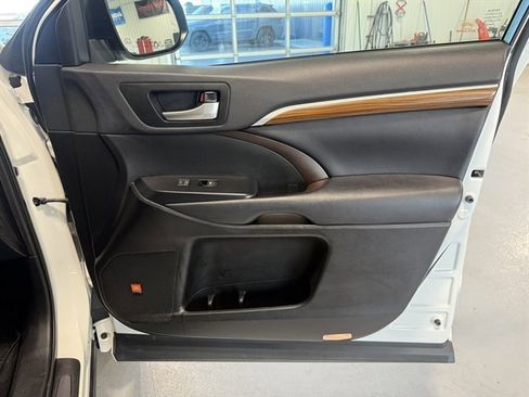Used 2019 Toyota Highlander Limited image 28