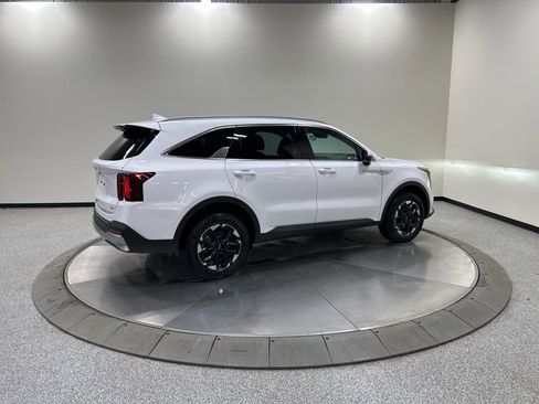 New 2026 Kia Sorento S image 4