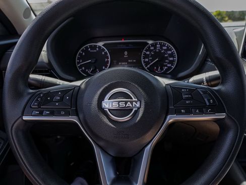 Used 2025 Nissan Sentra SV FWD image 24