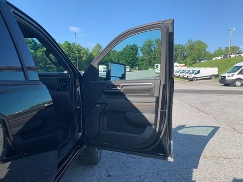 Used 2024 GMC Sierra 3500 AT4 w/ AT4 Preferred Package AWD/4WD image 16