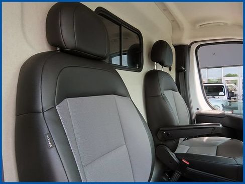 Used 2025 RAM ProMaster 2500 w/ Convenience Group FWD image 9